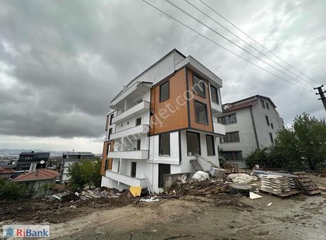 Başiskele Yeşilyurt Merkezi Lokasyon 3+1 170m2 Bahçe D. Daire
