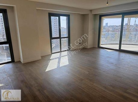 Rams City Haliç'te Kiralık Kapalı Mutfak 3+1 Geniş Daire