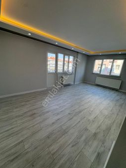 🏡merkezefendi Mahallesi 🏡 ✅3+1 120 M2 5 Katlının 3 Katı ❇️ Kombi Dogalgaz