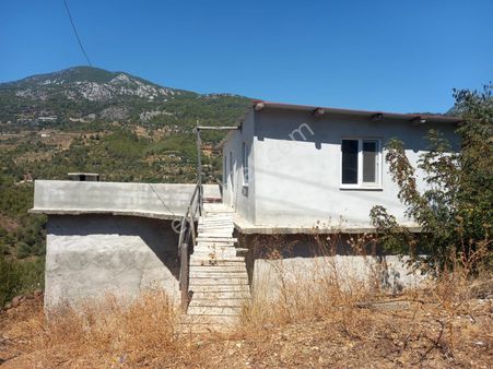 Alanya Tırılar Mahallesinde İçinde 2 Katlı Ev Bulunan Müstakil Tapulu Tarla