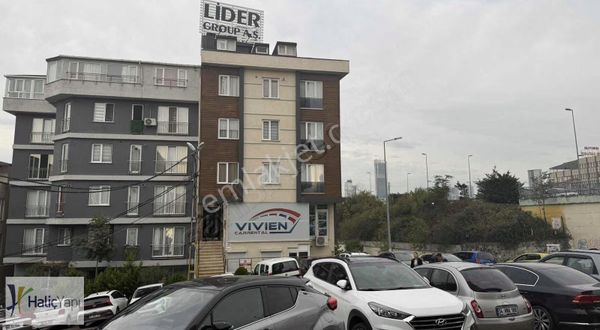 Gürselde E-5 Kenarı Otoparklı Ara Katta 2+1 Satılık Daire