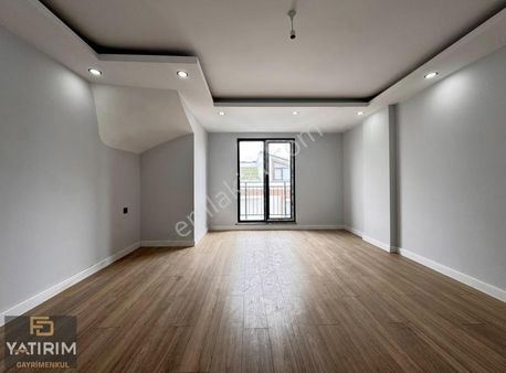Bayramoğlu Merkez'de Asansörlü Çift Banyolu 4+1 200 M² Dubleks