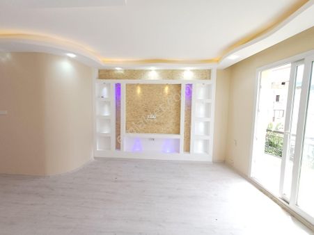 Turyap Buca'dan Atatürk Mah. Cadde Üzeri, Tadilatlı Geniş Daire