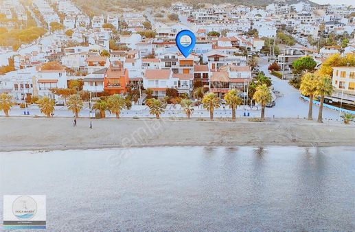 Yenifoça Burunucu'nda Denize 40 Mt. Müstakil 5+3 Tripleks Villa