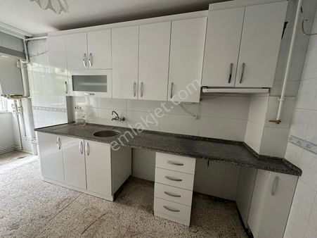 🏡aynıali Mahallesi 🏡 ✅3+1 120 M2 5 Katlının 1 Katı ❇️ Kombi Dogalgazlı