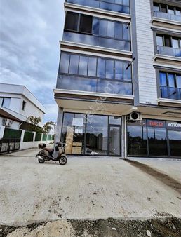 Altıkat Gayrimenkul'dan Kiralık Depolu Dükkan