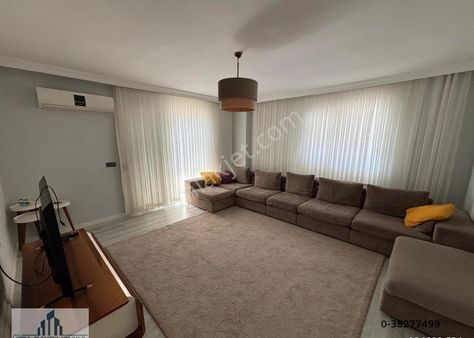 Usta Gayrimenkul'den Satılık Merkezde D.gazlı Eşyalı 3+1 Daire