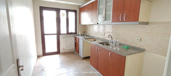 Üsküdar Ünalan Kiralık 3+1 Daire Yeni Bina Ara Kat Pırıl Pırıl