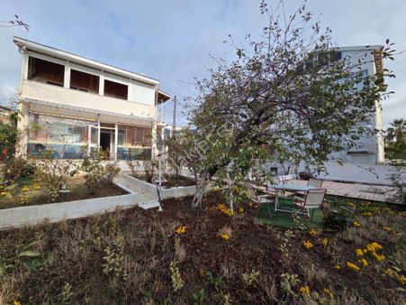Silivrı Gümüşyaka Da Yazlık Denize 50 Metre (230 M2 Bahçeli)