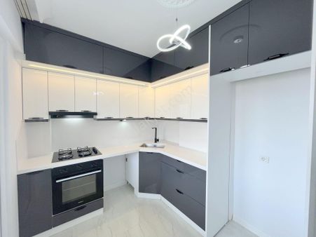 🔵 Güç Gayrimenkul'den Akçay'da İçi Full Yapılı Ön Cephe Ara Kat Şık 3+1 Daire