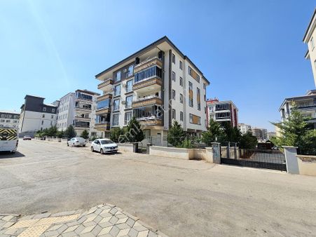 Bölgenin En Nezih Konumunda Satlık 2+1 Daire