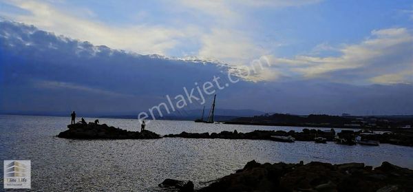 Acil Satılık! Denize Sıfır, Eşyalı 2+1 Daire