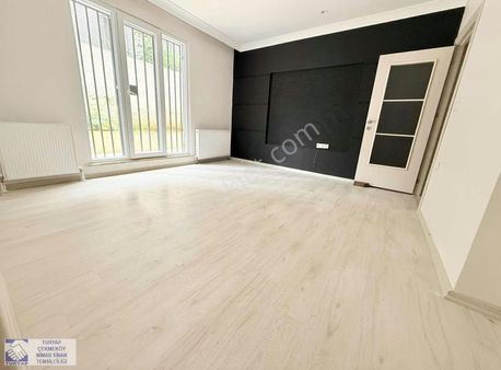 Çekmeköy'de Merkezi Lokasyonda 2+1 Giriş Kat Daire