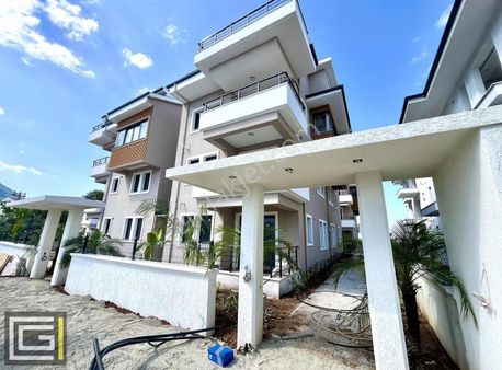 Havuzlu Ve Günlük Kiralamaya Uygun Ara Kat Fırsatı!