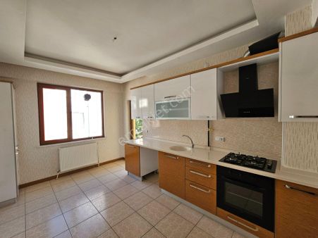 M.akif Mahalesinde Sıfır Ayarında 3+1 Asansörlü Satılık Fırsat Daire