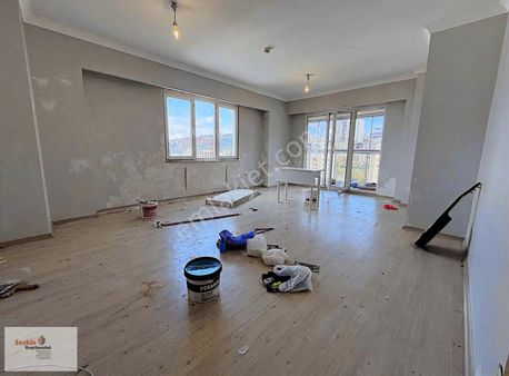 Maltepe Zümrüetveler Marmaroom Sitesi 2+1 Ebeveyn Banyolu