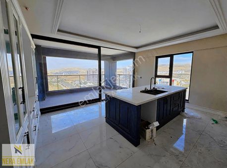 Ovacıkta Bulvar Üzeri Bulvar Cephe Oturumu Hazır Ada Mutfak 4+1