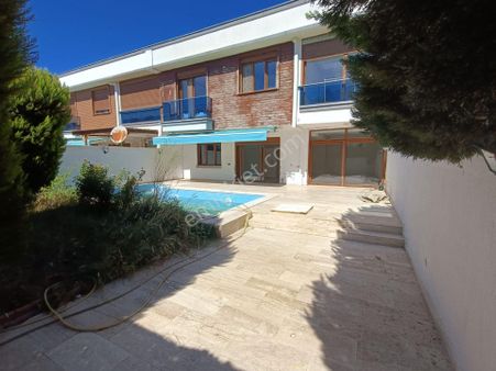 Uzun Emlak'tan Cadde 45 'de Süper Lüks Villa ( Bağımsız Havuzlu)