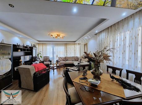 Bostanlı'da Nezih Sokakta Temiz 3+1