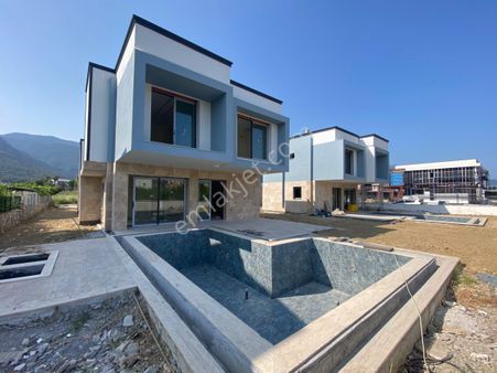 Denize 300 Metre Özel Havuzlu Sıfır Villa