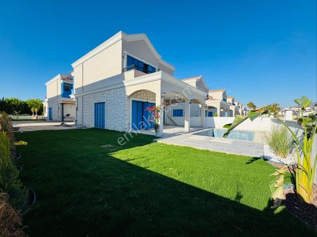 Kuşadası Avm Bölgesinde Doğalgazlı Satılık 5+1 Müstakil Villa
