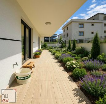 Beylikdüzü'nde Kısa Katlı Kendine Müstakil Bahçeli 2+1-nuev