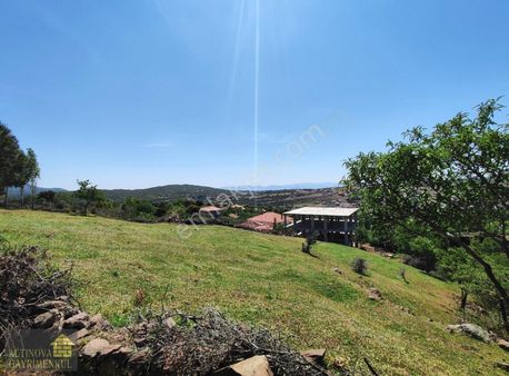 Deniz Manzaralı Köy İçinde Arsa