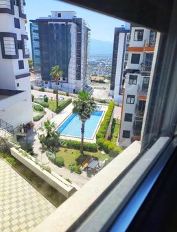 Site İçinde Havuzlu Satılık Daire