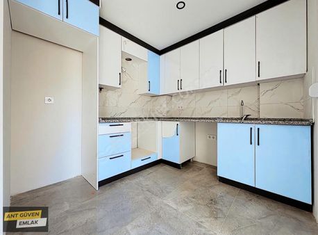 Yeniköyde Belediye Arkası 1+1 Asansörlü Sıfır Arakatta Daire