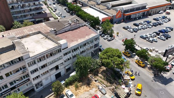 Bornova 3.sanayi'de 640m² Kullanım Alanlı 4 Katlı Kiralık Dükkan