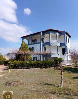 Turan Mahallesinde 850 M2 Bahçe İçerisinde 3 Katlı (her Kat 150 M2) Satılık Villa