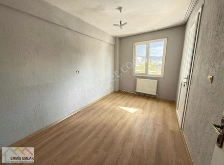 Kiralık Cadde Üstü 3+1 Daire