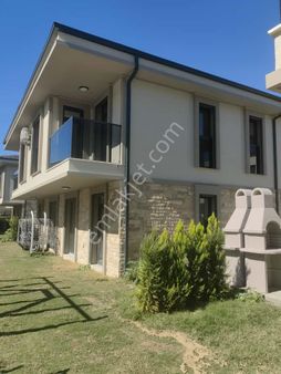 Kuşadasında G.çamlı Tarafında 3+1 Havuzlu Site İçi Sıfır Villa