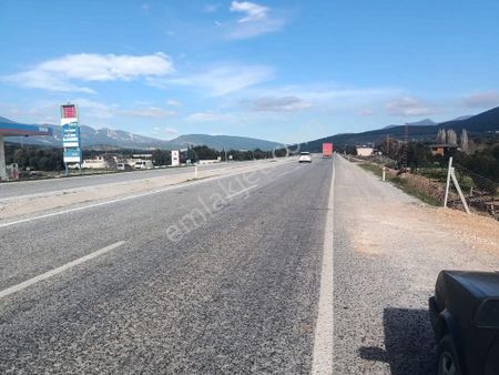 Yatırımlık Tek Tapu Torbalı Kemalpaşa Oto Yolu Üzerinde Dağkızılca Köyünde Elektrik Su Var