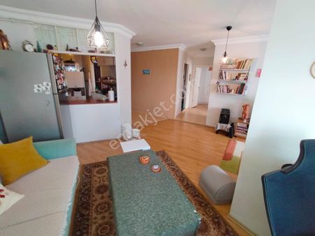 Ataşehir Küçükbakkalköy'de 2+1 Satılık Arakat Daire
