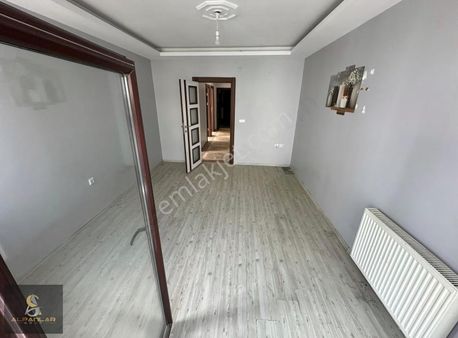 Alpanlar'dan İstasyon Mah Gültepe'de Satılık 2+1 Arakat Daire
