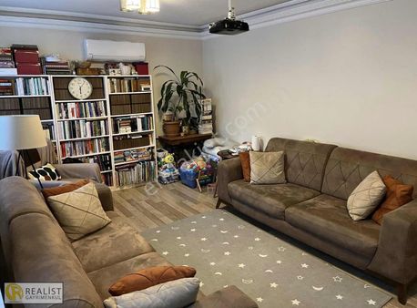 Ata 2 Sitesinde Çok İyi Konumda Bakımlı-geniş Bahçeli 3+1 Daire