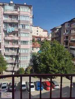 Şehir Merkezinde Satılık Geniş İçerisi Yapılı Ara Kat 3+1 Daire