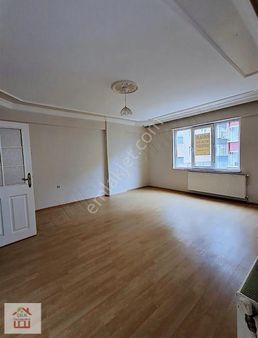 Salı Pazarı Göbeğinde Carfursa Hemen Arkasında Geniş 2+1 Daire