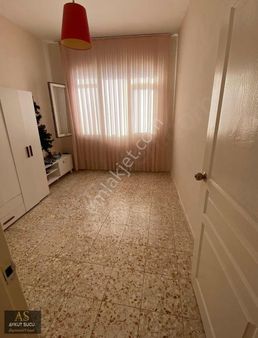 Balçova Atacaddesinin Arka Sokağında 2+1 Satılık Daire