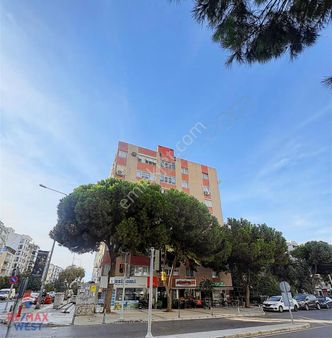 İnönü Caddesinde Güzelyalı Ortaokulu Yakını 3+1 Satılık Daire