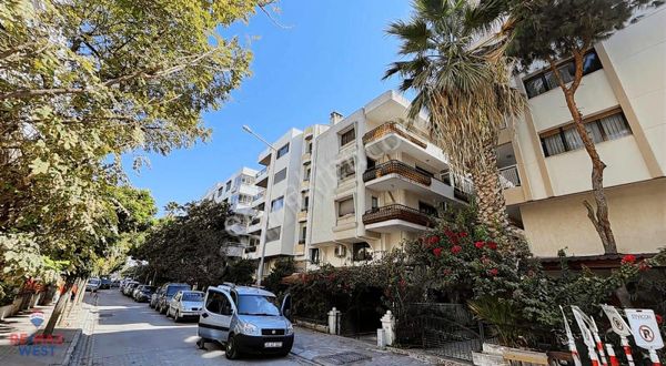 Karşıyaka Bostanlı Akbank Sokağı Satılık Dublex Daire