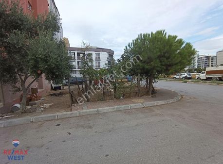 Çiğli Ataşehirde Mükemmel Konumlu Satılık Arsa