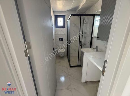 Bornova Tuval Yapıda Büyük Tip Kapalı Mutfaklı 2+1 Kiralık Daire