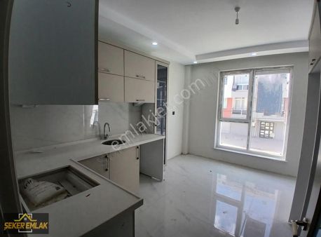 Şeker Emlaktan 71 Evler Mah. Kafkas Cad.yakını 135m² 3+1 Daire