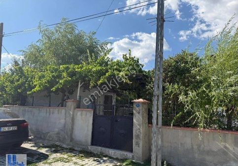 Bedir. Emlkatan Geçitte. Bahçeli Mustakil. Ev
