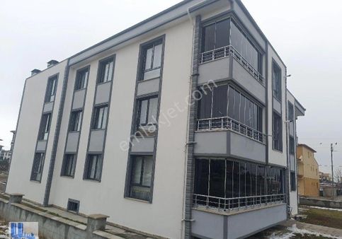 Bedir. Emlaktan. Yenidogan Mahlesinde. Satilik.2+13+1 Daireler