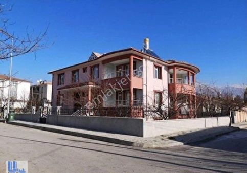 Barboros Mahallesinde. Eşyalı. Ve Eşyasiz. Kiralık. Daire