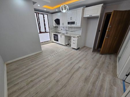 Cumhuriyet Mahallesi Yerden Isıtmalı Sıfır 1+1