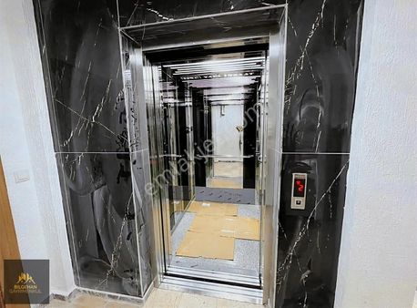 Çayırova Özgürlük Mah'de Ana Cadde Üzeri 2+1 Satılık Daire